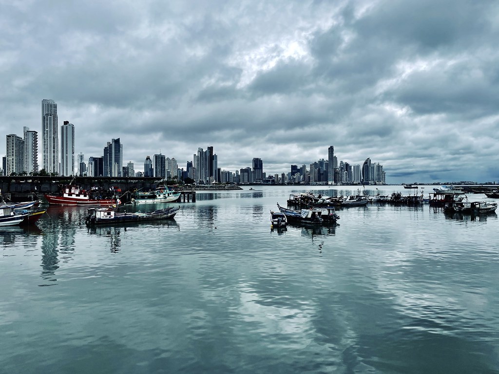 Skyline dramático de la Ciudad de Panamá